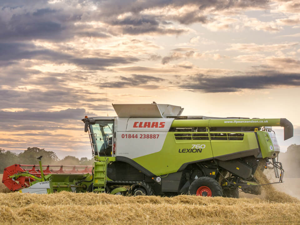 Arable combining in Oxfordshire