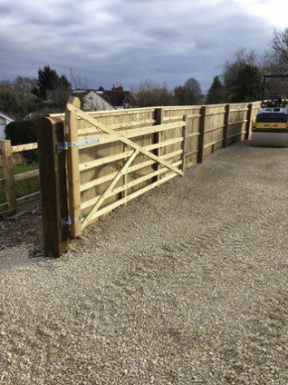 wooden gate install buckinghamshire